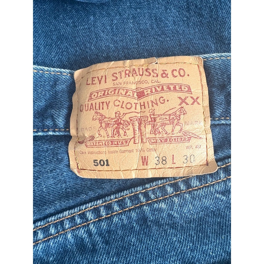 Levi's Men's 501 38W x 30L Fit Button Fly Jeans‎ - Dark Stonewash - Picture 3 of 6